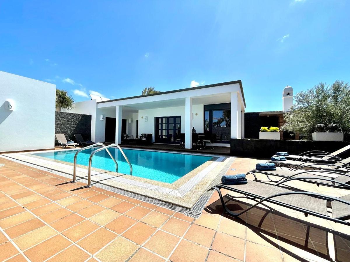 Villas Mamma Mia Pool Heat Private & Jacuzzi Плая Бланка Екстериор снимка