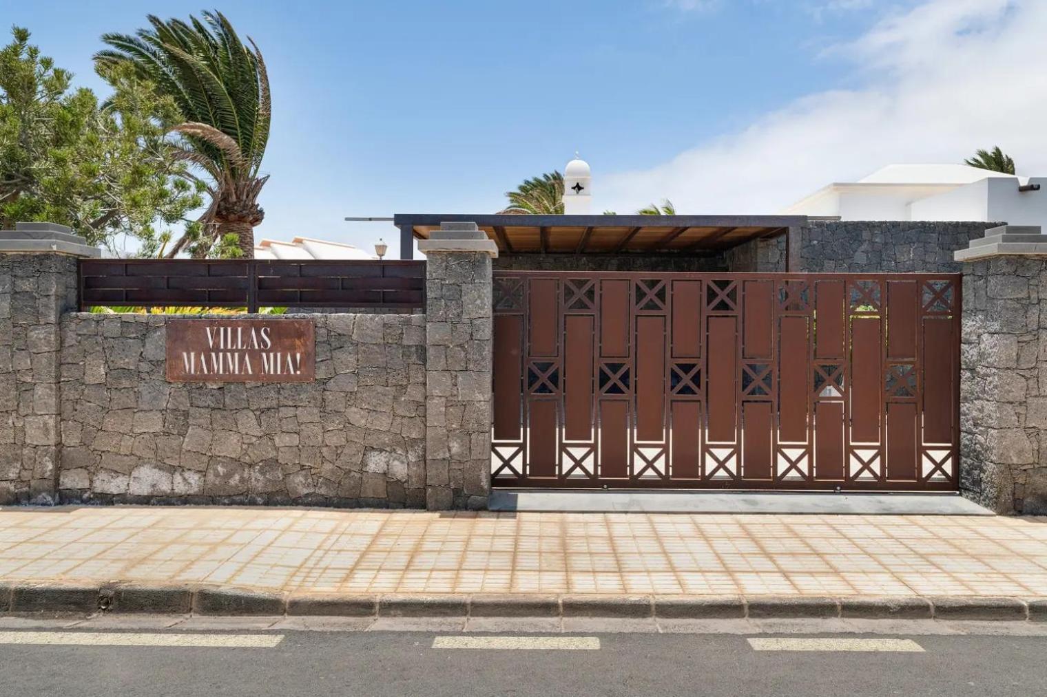 Villas Mamma Mia Pool Heat Private & Jacuzzi Плая Бланка Екстериор снимка